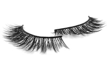Load image into Gallery viewer, Madelyn (10) pairs per box - Model 21 Eyelashes - Model 21 Lashes
